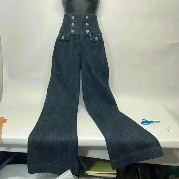 YNQ jeans, size 9 high waist sailor buttons, large flare at the bottom - Picture 2 of 8